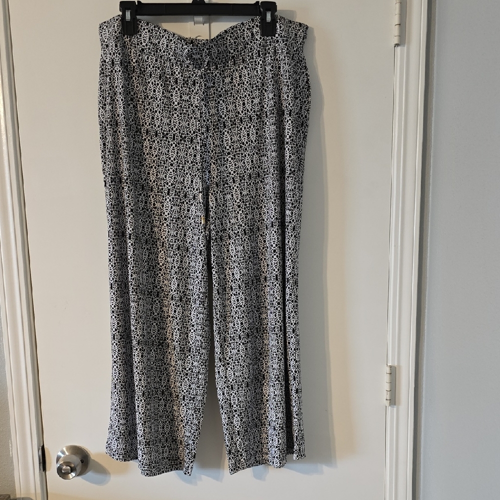 Women's Size XL Black And White Flowy Dress Pants